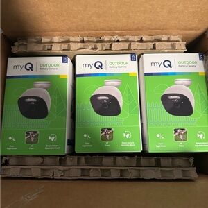 myQ Outdoor Battery Camera (Boxed) - White & Black